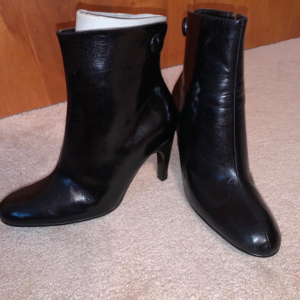 Black heel booties